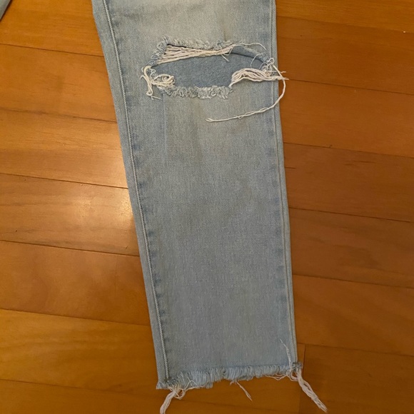 Lightwash Distressed Jeans - Picture 2 of 4
